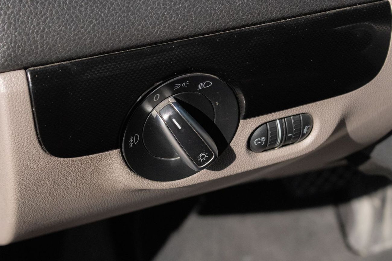 Volkswagen Jetta VOLKSWAGON JETTA Comfortline SE 2.0L | FULL OPTION | GCC