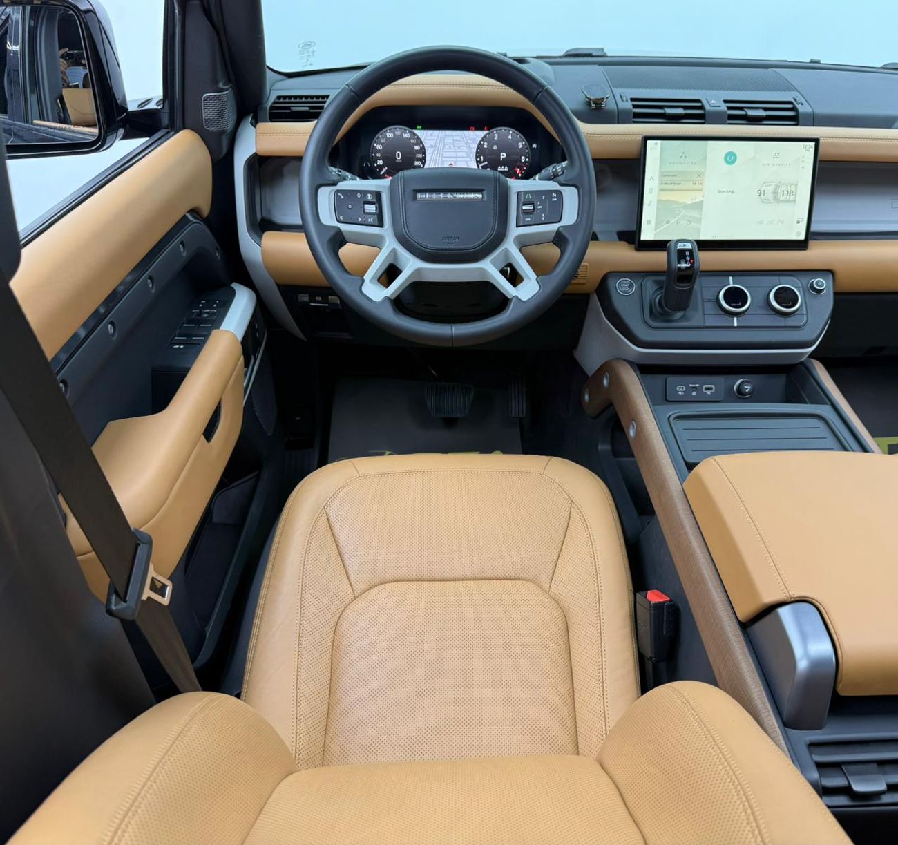 Land Rover Defender P400 110 HSE 3.0L (5 Seater) 2024 Land Rover Defender 110 HSE P400, 2028 LR Warranty, 2029 LR Servic