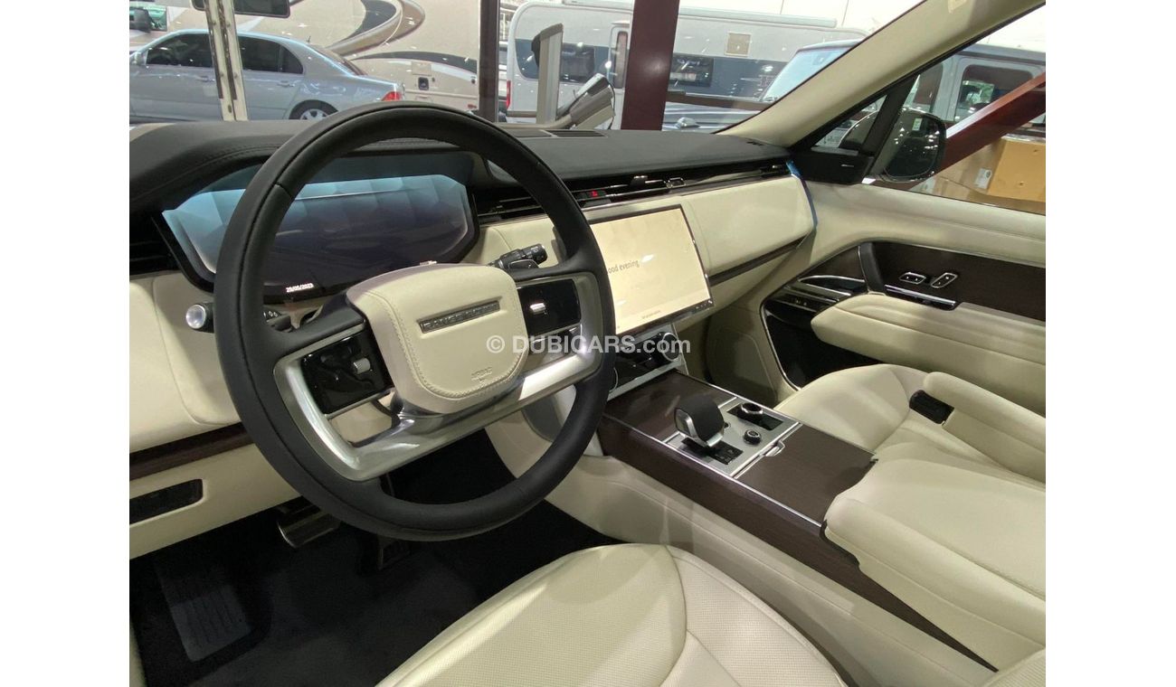 Land Rover Range Rover BRAND NEW GCC SPEC UNDER WARRANTY AND SERVICE CONTRACT