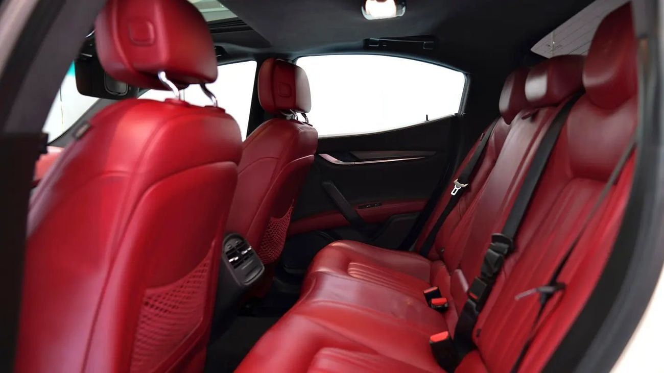 مازيراتي جيبلي BEST WHITE S Q4 V6 || TOP RANGE || GCC || RED INTERIOR || ACCIDENT FREE ||