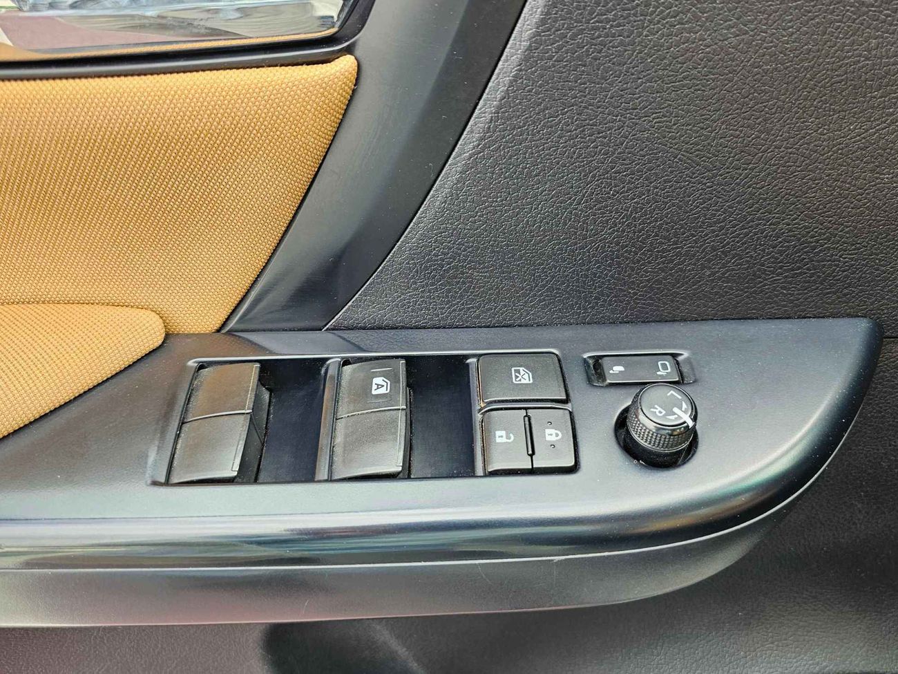 Toyota Fortuner // EXR // V4 // FULL OPTION // LOW MILEAGE (LOT # 90403)