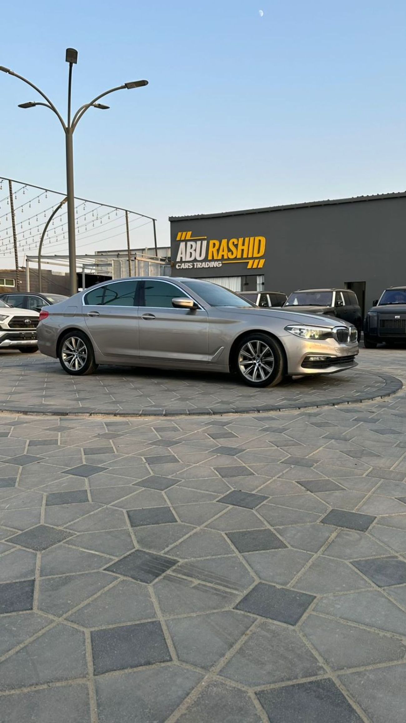 بي أم دبليو 520i Std 2.0L