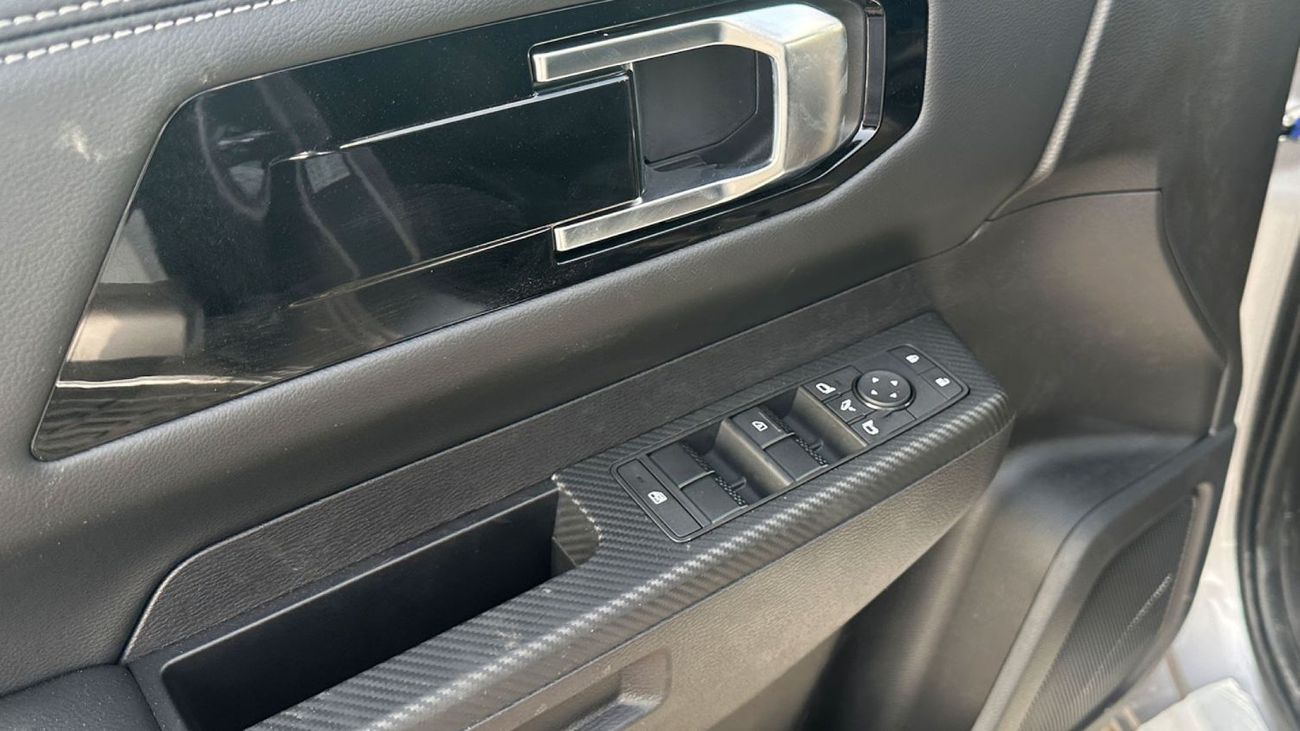 Mitsubishi L200 Mitsubishi L200 2.4L Sportero New Face D DC 4WD 6AT