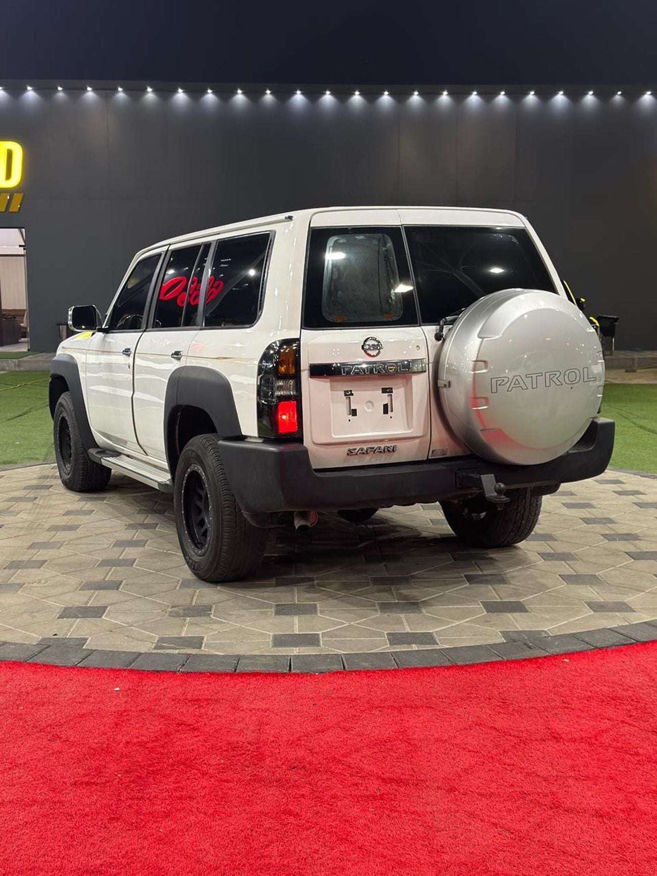 نيسان باترول GL 4.8L M/T (7 Seater)