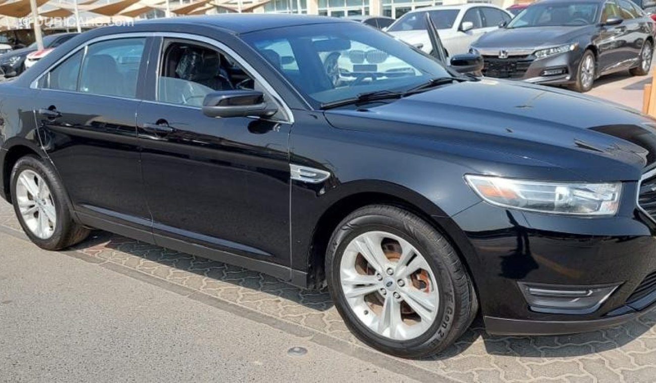 Ford Taurus SE very clean car