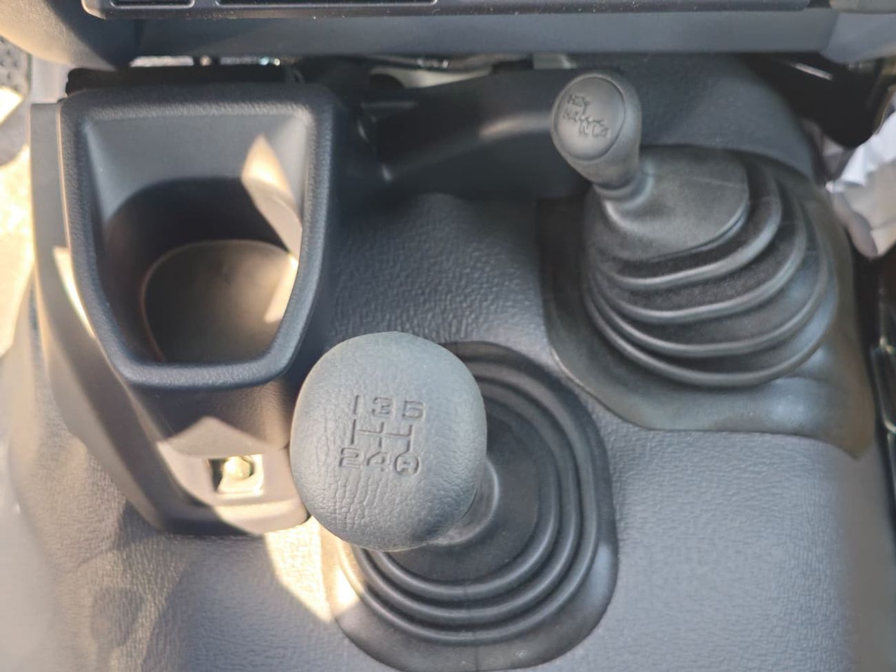 Toyota Land Cruiser Pick Up DC 4.2L DIESEL MANUAL TRANSMISSION ( FOR RE-EXPORT ONLY )