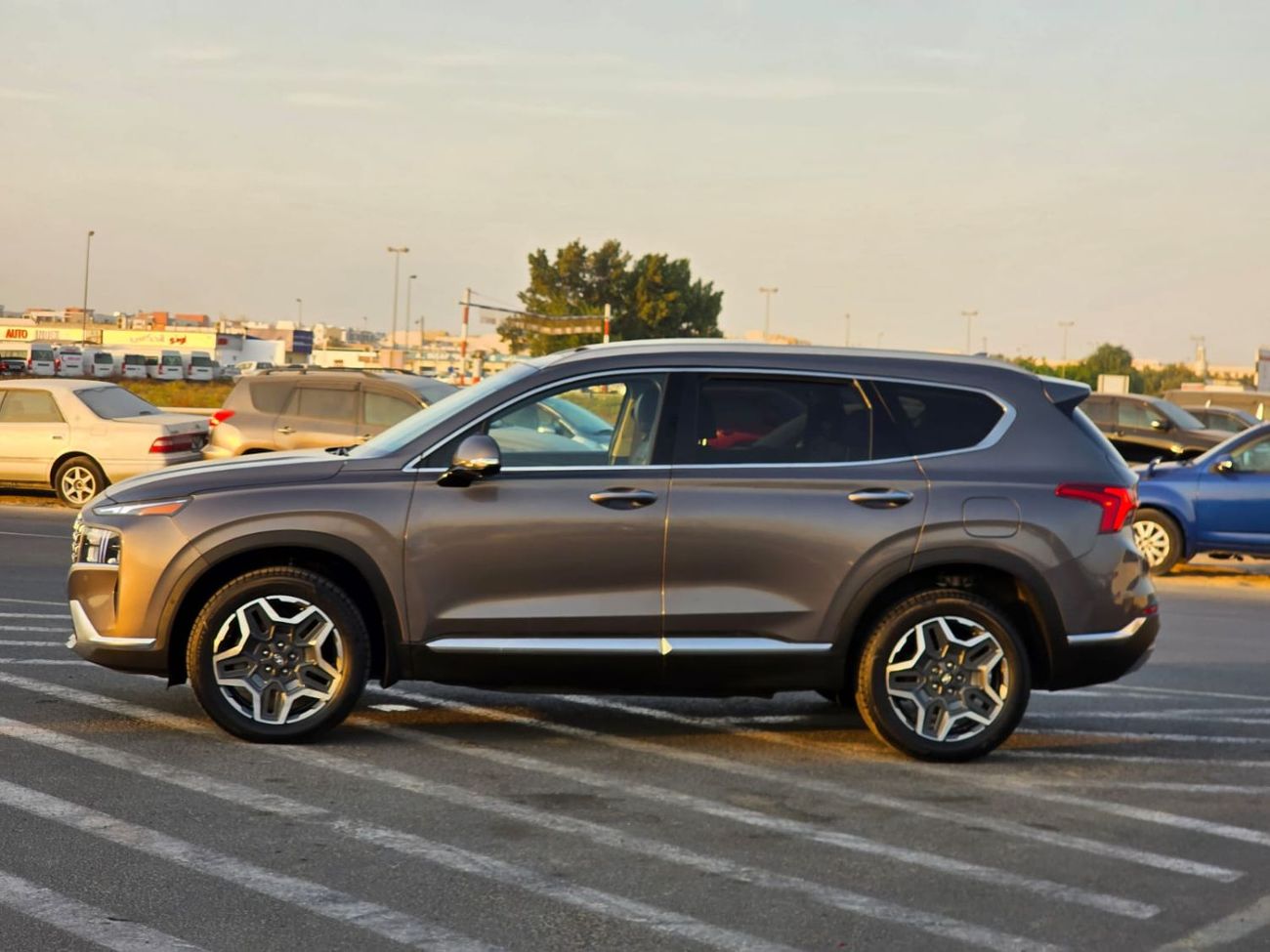 Hyundai Santa Fe limited 1.6T hybrid engine Panoramic roof and 360 camera