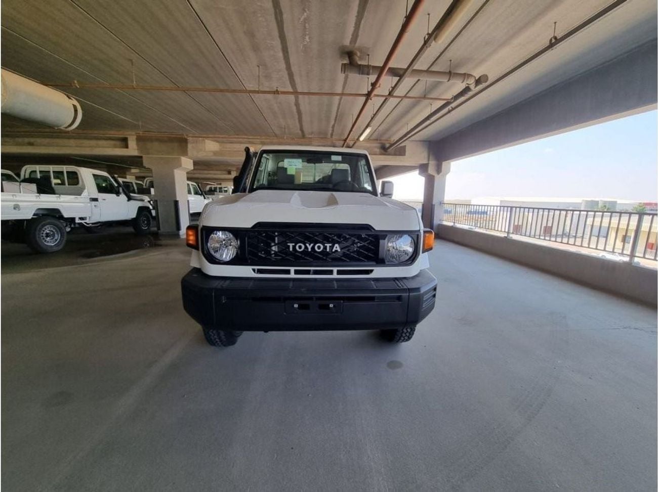 تويوتا لاند كروزر بيك آب SINGLE CABIN DIESEL 6 CYLINDERS MANUAL