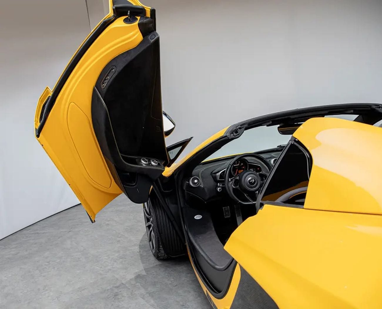 مكلارين MP4-12C سبايدر FDSH • Warranty • GCC