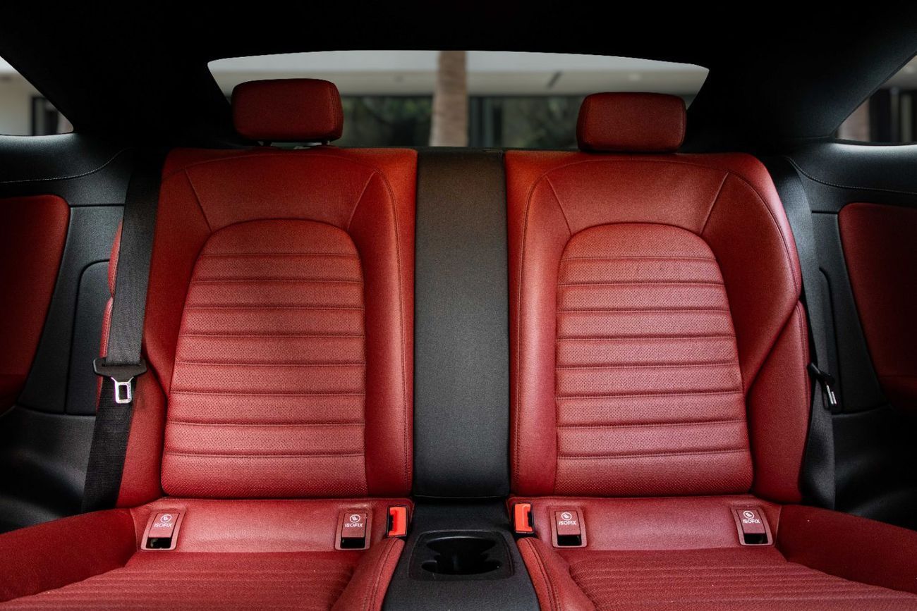 مرسيدس بنز C 200 2,629 P.M | 0% Downpayment | C200 Coupe AMG | Low KM!