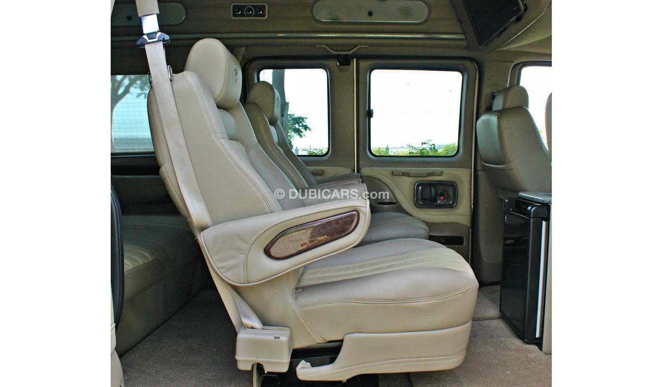 GMC Savana EXPLORER LIMITED SE - PRISTINE CONDITION - 27000KM DRIVEN - COMPLETE AGENCY MAINTAINED