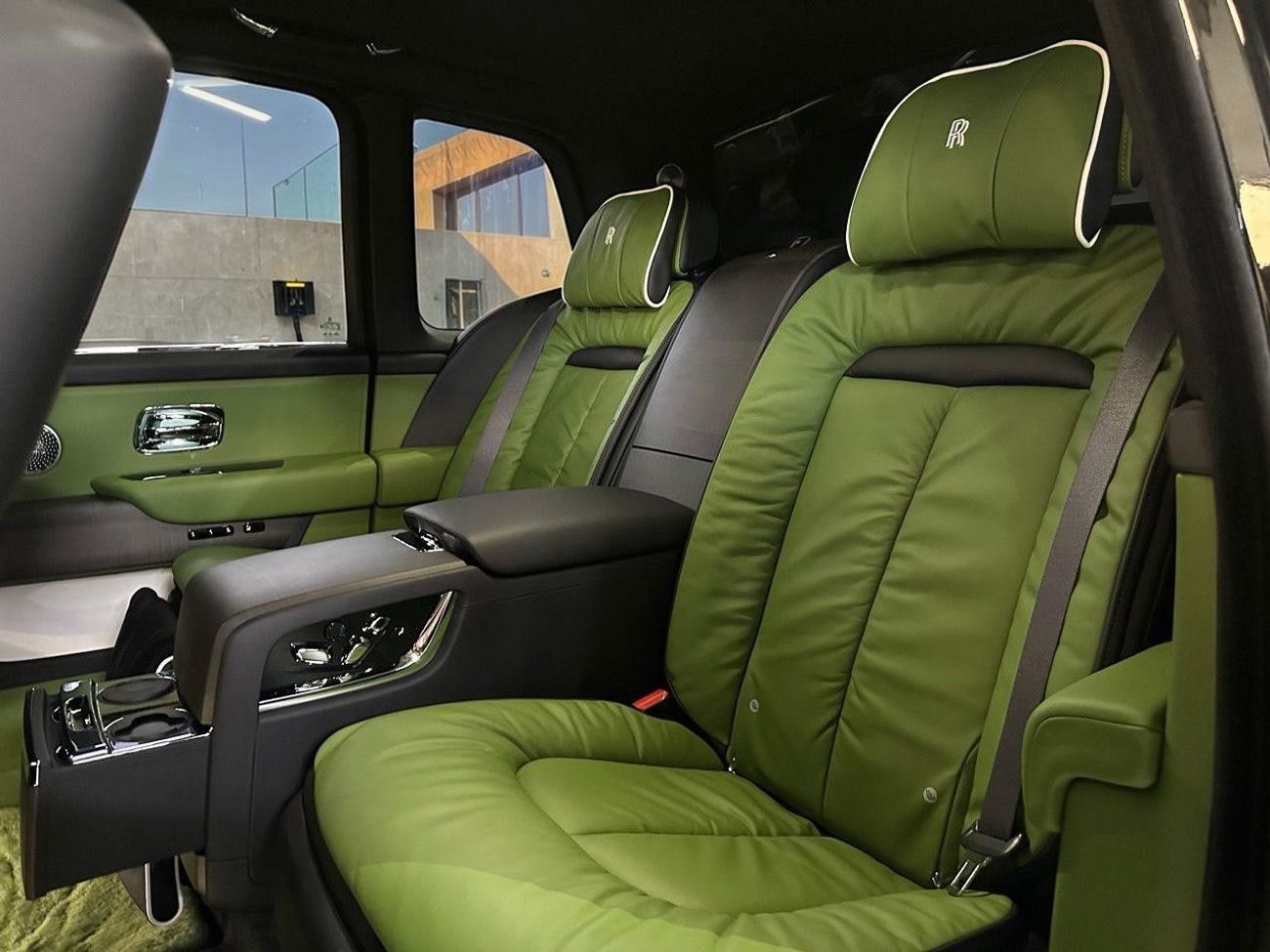 Rolls-Royce Cullinan AED 27,800 P.M | 0% DOWN PAYMENT | ROLLS-ROYCE CULLINAN | AGENCY WARRANTY & SERVICE CONTRACT