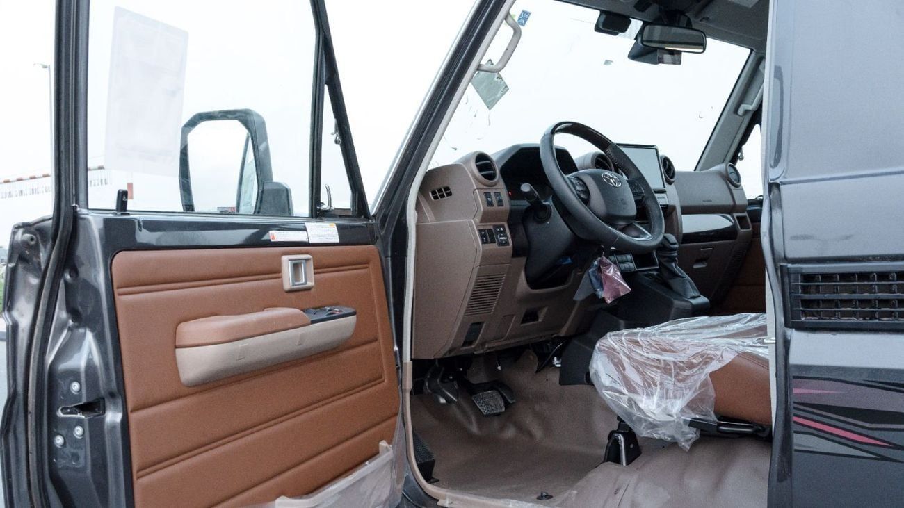 تويوتا لاند كروزر بيك آب 2026 Toyota LC79 2.8L AT Diesel Full Option (Grey-Brown)