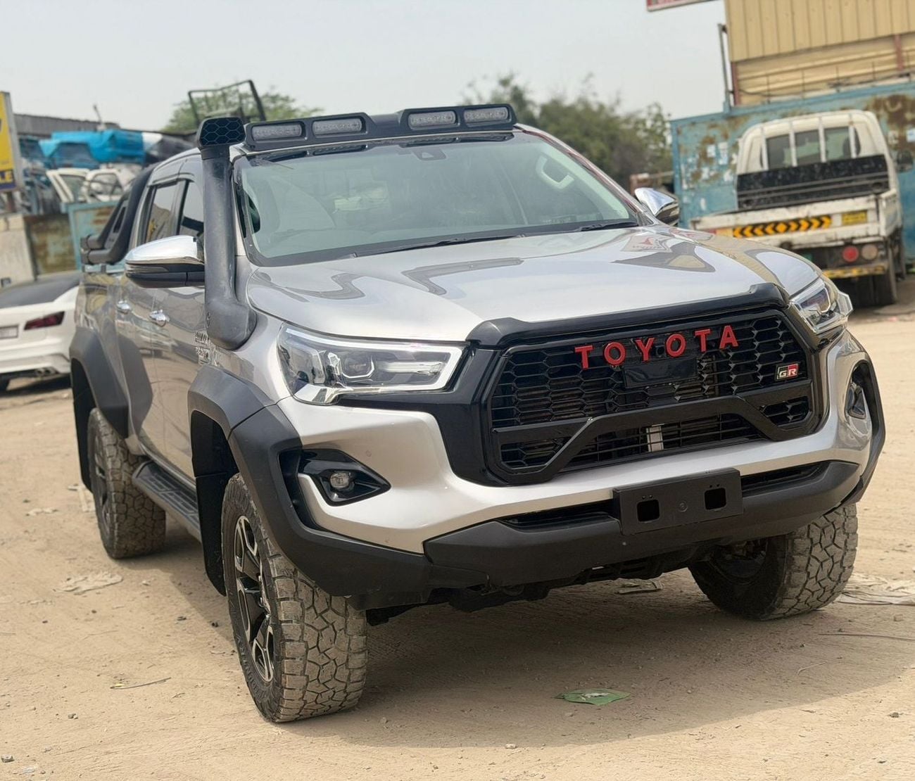 Toyota Hilux diesel 2.8 liter ,right hand drive ,automatic gear ,only for export