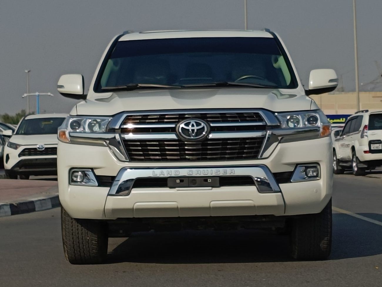 Toyota Land Cruiser VXR 5.7L  Petrol / V8 / Full Option / Exclusive Condition (LOT # 99986)