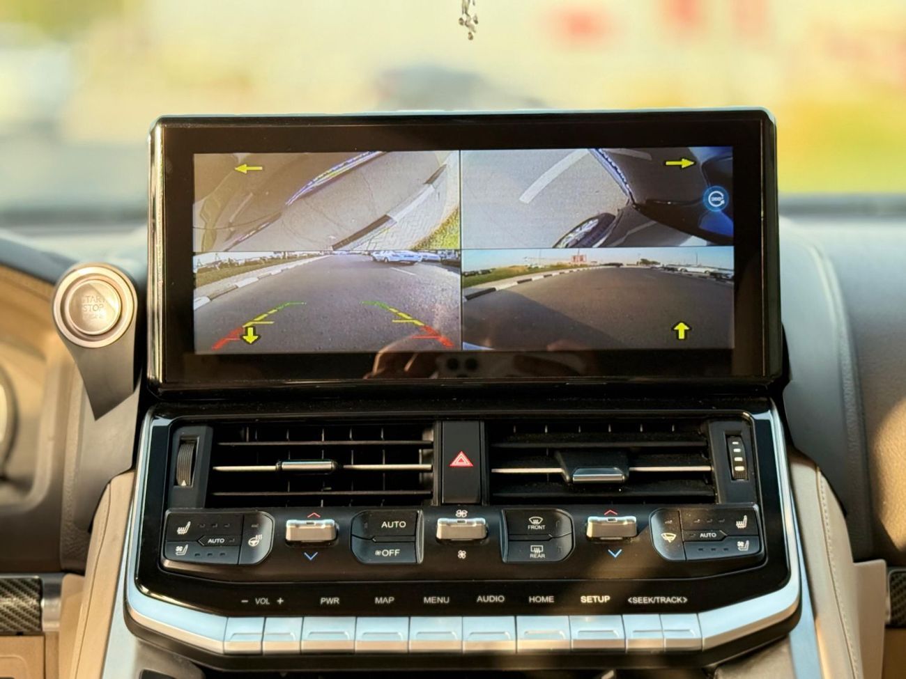 Toyota Land Cruiser Toyota Landcruiser Lc200,2015 grey colour and biegie interior ,Gcc specs LHD petrol engine..8seaters