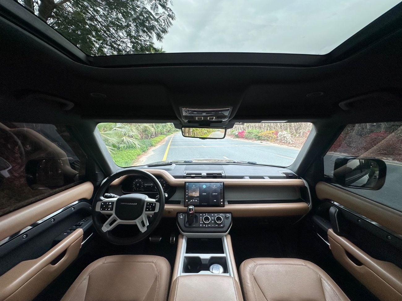 Land Rover Defender P400 110 X-Dynamic HSE 3.0L (5 Seater) | 2025 | GCC Specs | V6 400 HP | Perfect Condition | Full Ser