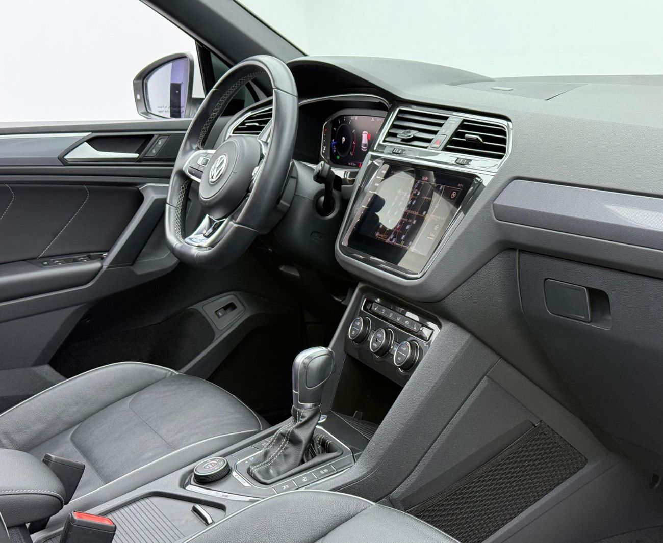 Volkswagen Tiguan R-Line 2.0L 2019 Volkswagen Tiguan R-Line, 1 Year Unlimited KM Warranty, Agency Full Service History