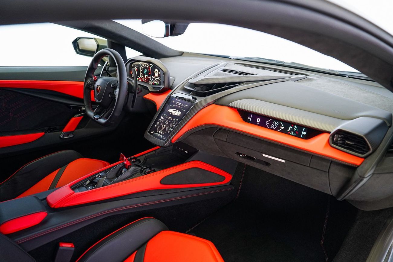 لامبورغيني ريفويلتو 6.5L V12 Hybrid