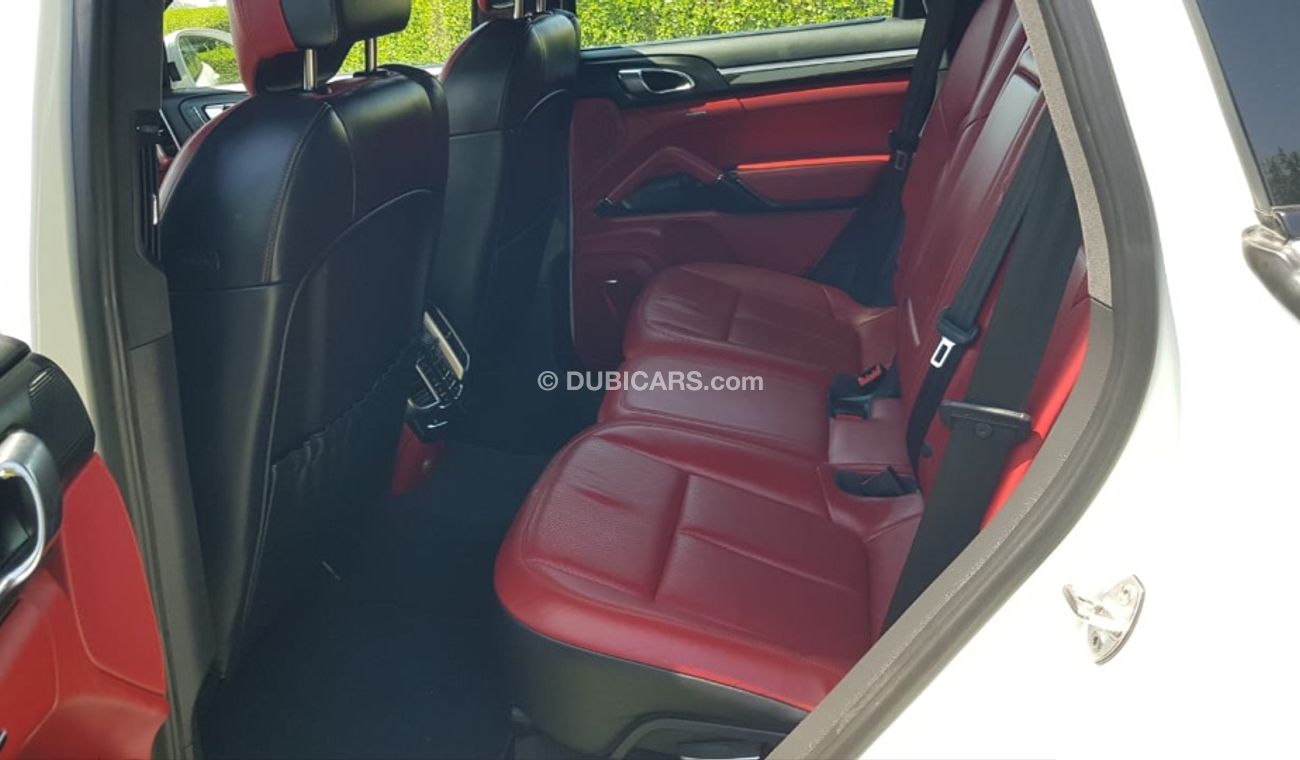 بورش كايان موديل 2014 خليجي فل مواصفات كراسي جلد وبانوراما ومثبت سرعه وتكييف خلفي وتحكم كهربي كامل ونظام صوت م