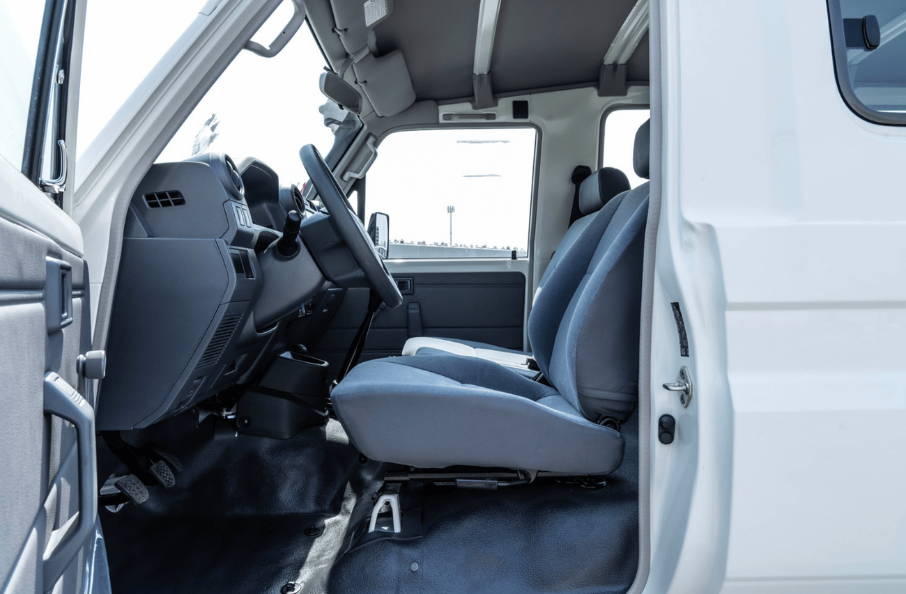تويوتا لاند كروزر 70 ECTP2M018 –2025 Toyota LC78 3 Doors Hardtop - 4.2L Diesel Manual - Std - White