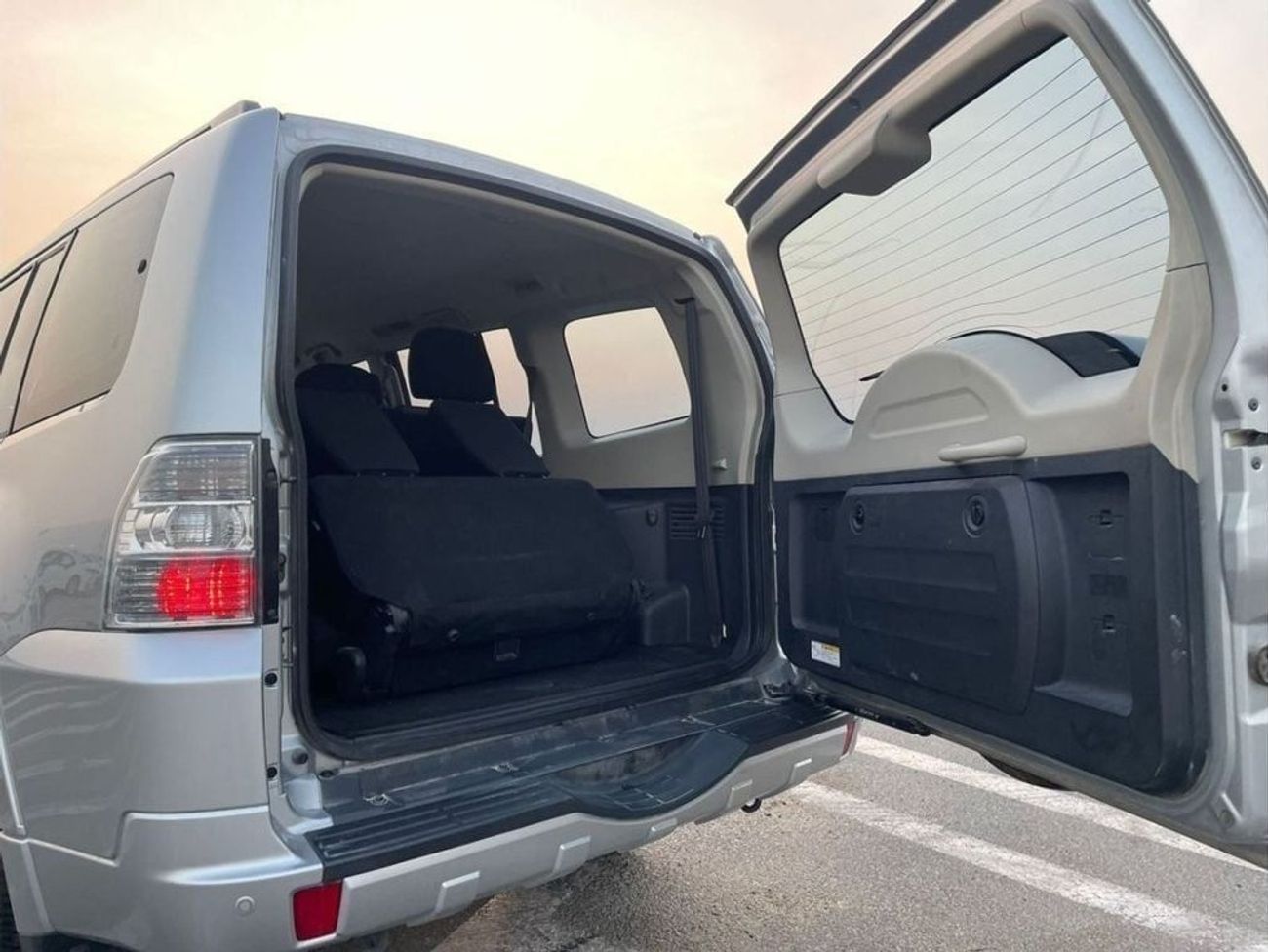 ميتسوبيشي باجيرو 2022 Mitsubishi Pajero GLS 3.0L MidOption+ 7 Seater - 4x4 AWD - Rear CAM - Original Paint -