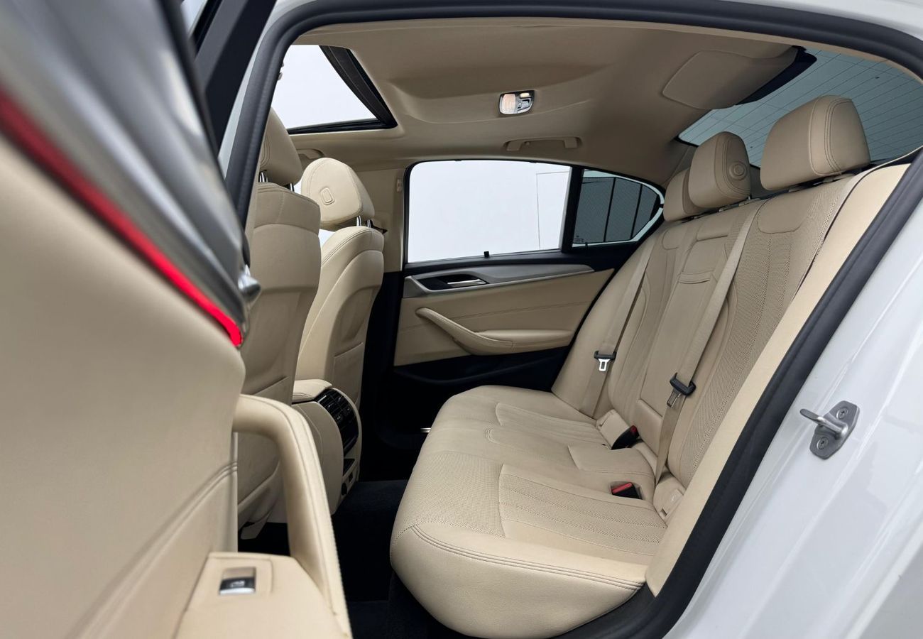 بي أم دبليو 520i Std 2.0L 2021 BMW 520i, BMW Service History, BMW Warranty & Service Contract, Excellent Condition, G