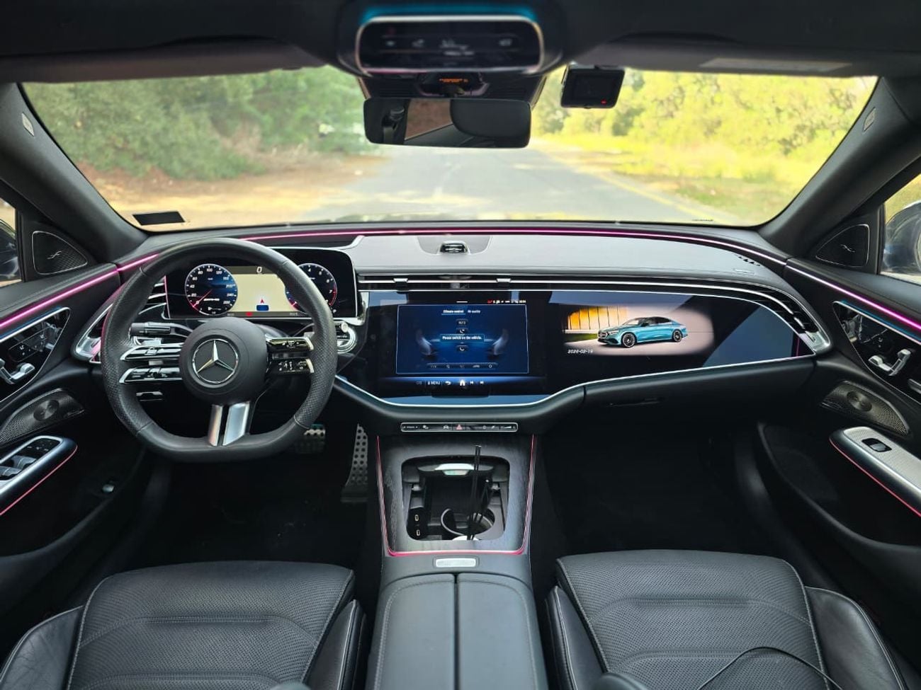 مرسيدس بنز E300 MERCEDES E-300 2024 // ORGINAL PAINT // LOW MILEAGE // PERFECT CONDITION // FULL OPITION