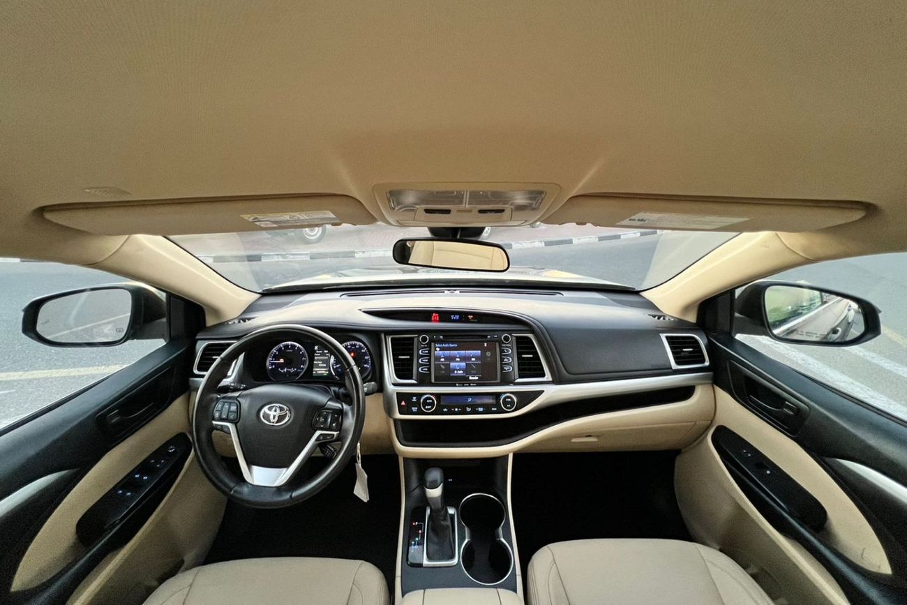 Toyota Highlander 2019 Toyota Highlander Le Plus 3.5L V6 - Rear Camera - 7 Leather Seat- Auto Trunk