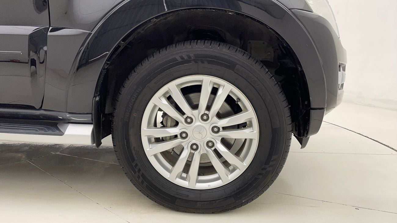 ميتسوبيشي باجيرو GLS MID 3.8 | بدون دفعة مقدمة | اختبار القيادة في المنزل