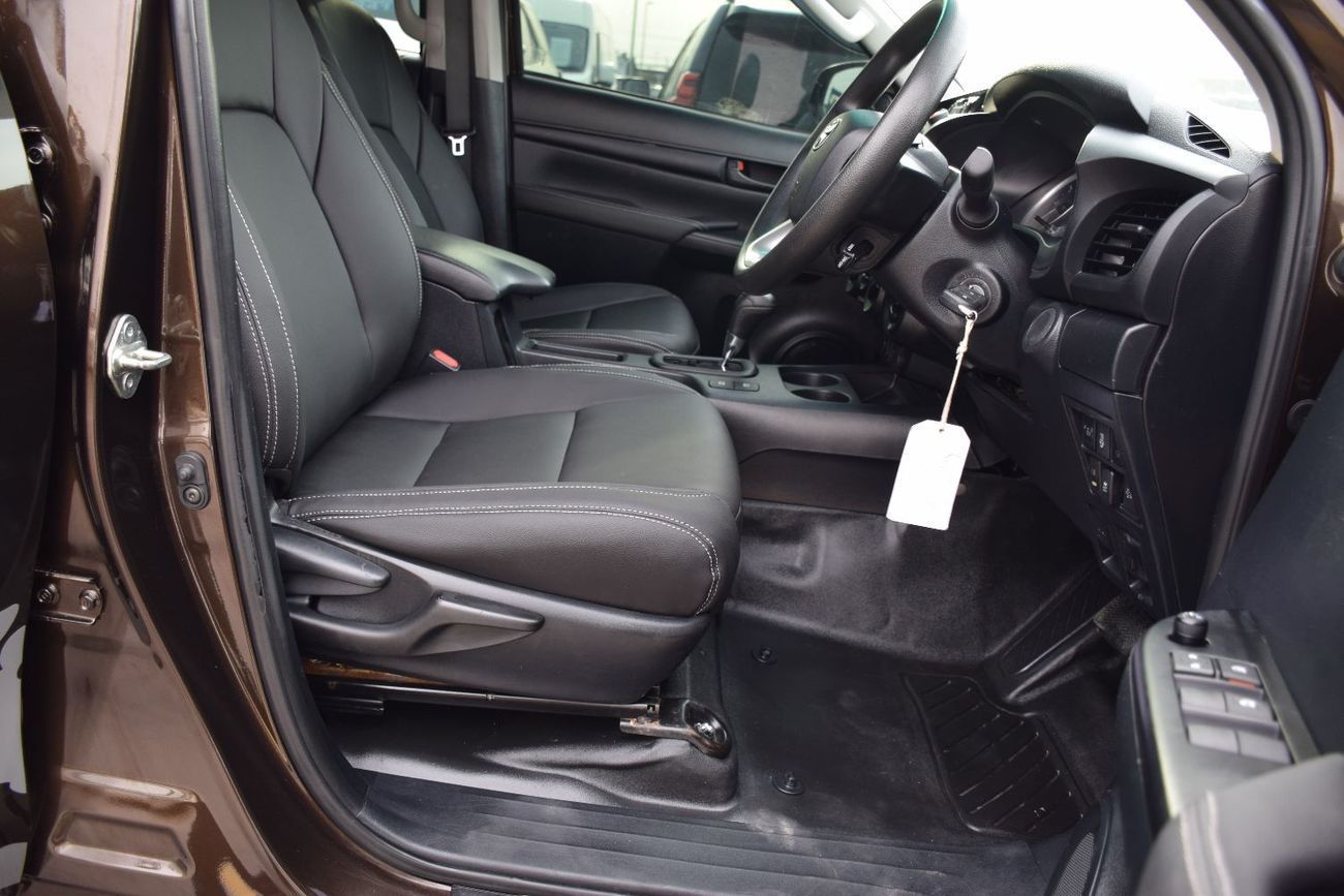 تويوتا هيلوكس 4X4 DIESEL 2.8L Right Hand (Export Only)