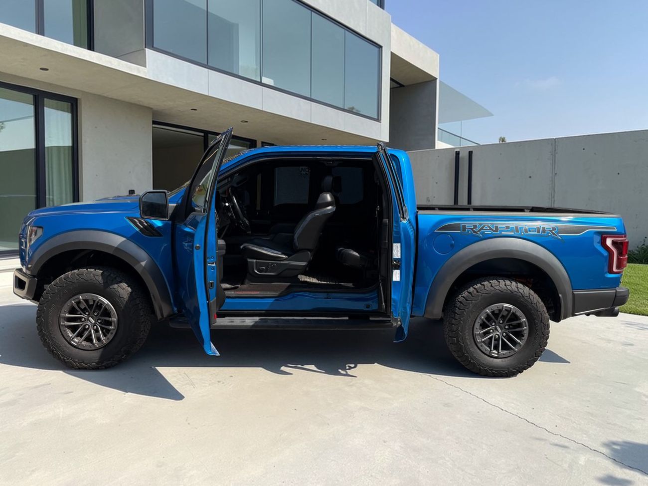 فورد إف-150 رابتور FORD F-150 RAPTOR | 2020 | GCC | 3.5L V6 4WD | AED 195,000 | AED 3,120 PM | AGENCY SERVICE HISYORY