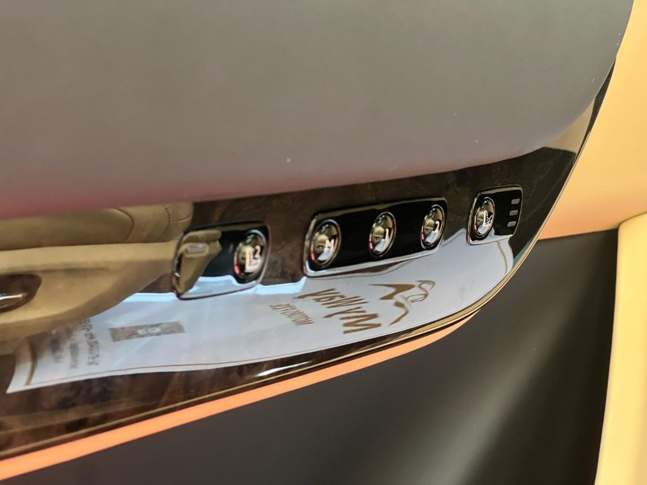 Rolls-Royce Cullinan ROLLS-ROYCE CULLINAN BLACK BADGE