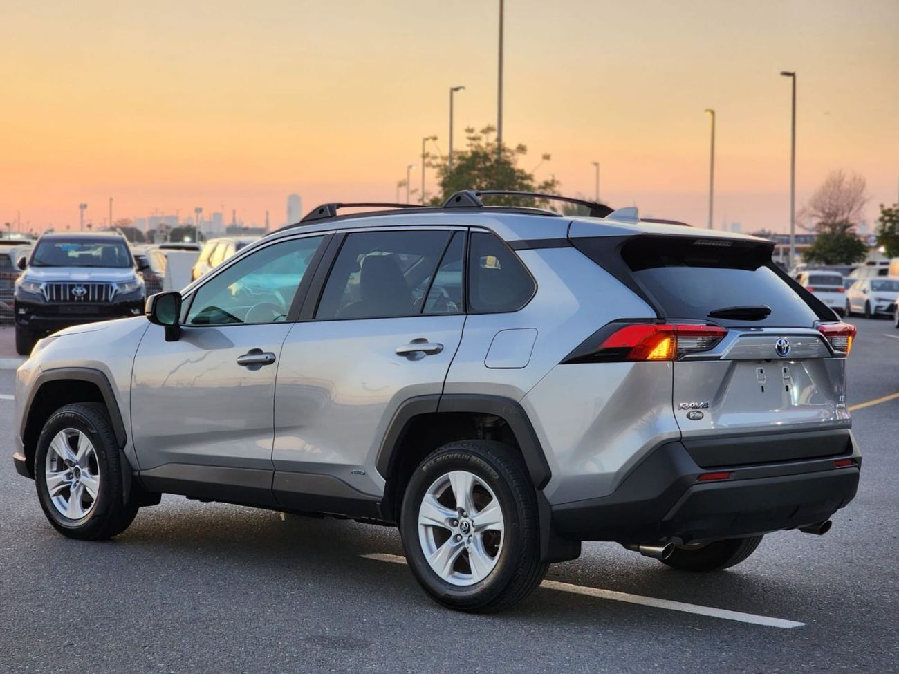 Toyota RAV4 RAV4 LE HYBRID 2020