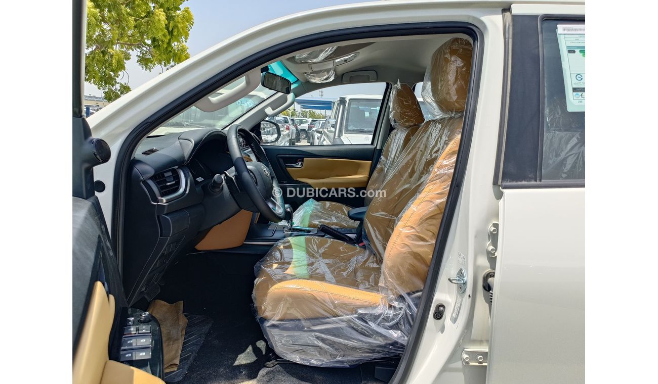 تويوتا فورتونر 2.4L V4 DIESEL, ALLOY RIMS / LEATHER SEATS / PUSH START / 4WD (CODE #  67856)