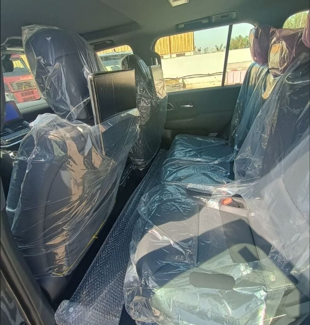 تويوتا لاند كروزر VXR 3.5L Petrol Automatic (EXPORT TO AFRICA ONLY)