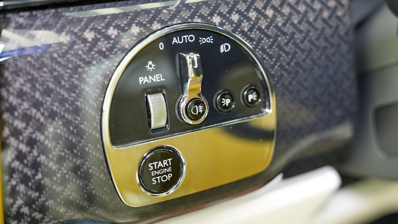 رولز رويس كولينان Rolls Royce Cullinan Black Badge - Bespoke Chartreuse - 2025