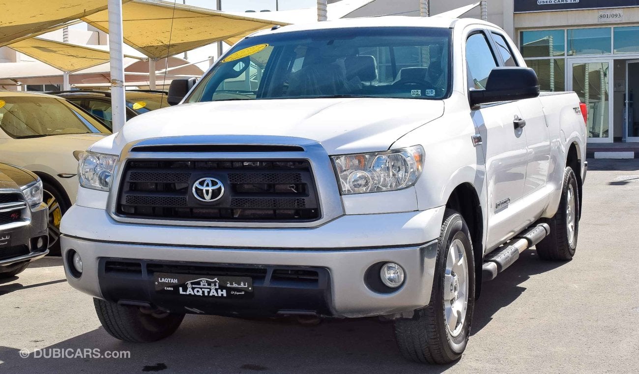 Toyota Tundra 5.7 L V8 SR5 TRD