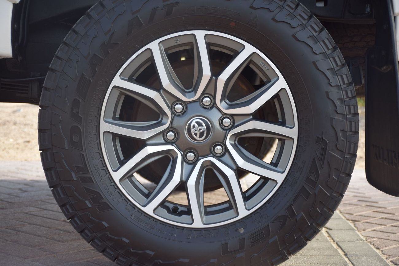 تويوتا هيلوكس 4x4 Diesel 2.8L A/T (right Hand)