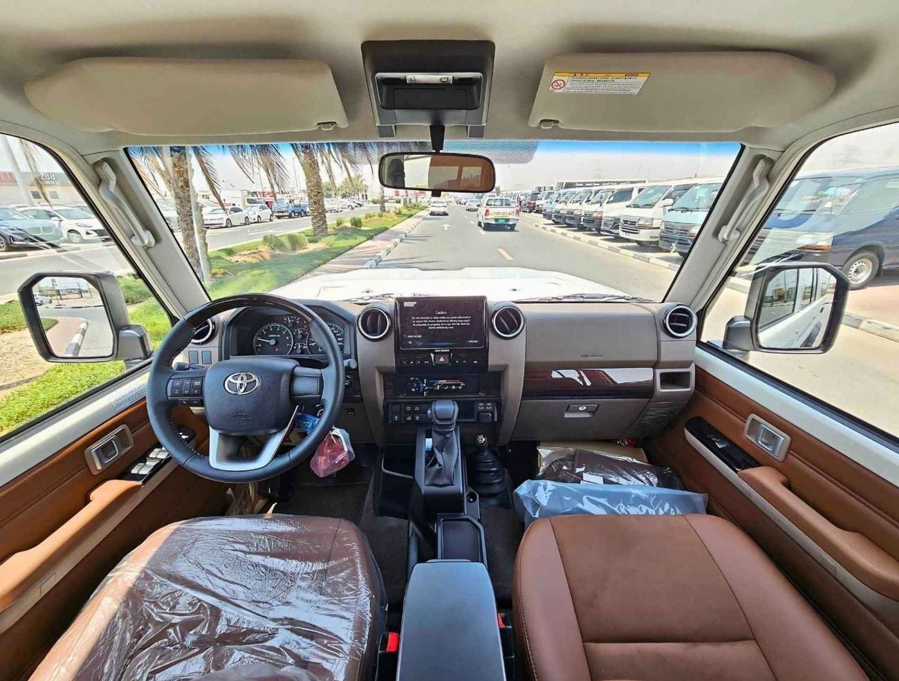 Toyota Land Cruiser 70 LC76 /4.0L PETROL A/T / TOP VARIANT / DIFF LOCK / REFRIGETOR / FULL OPTION / CODE#68081