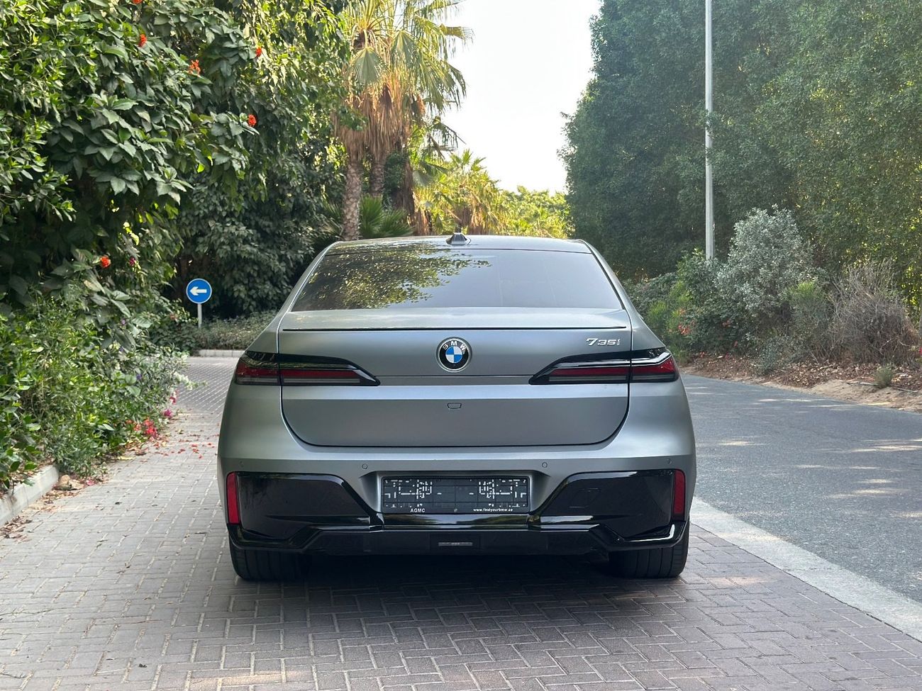 بي أم دبليو 735i 3.0-liter Turbocharged V6 | 286 HP | 2025 | GCC Specs | Warranty & Service | Full Options | Excellen