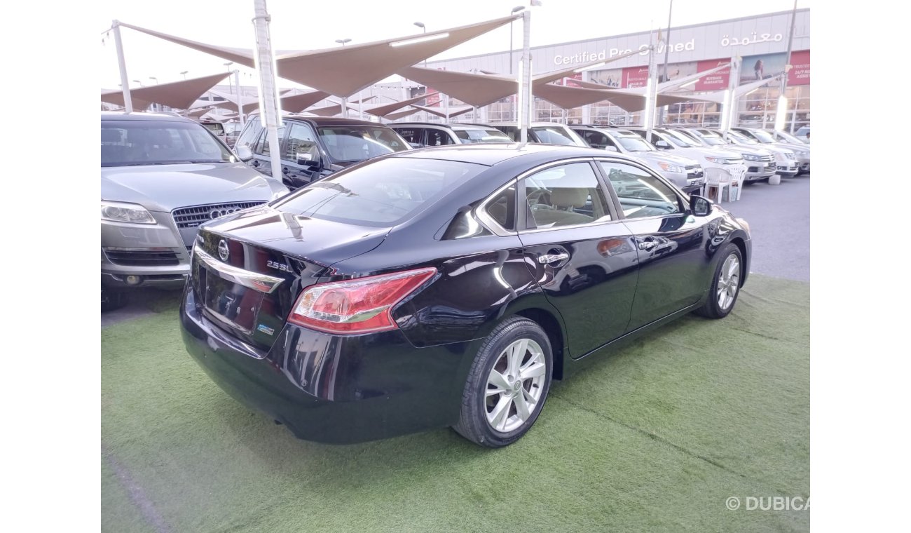 Nissan Altima Model 2013 GCC, fingerprint cruise control, wheels, sensors, screen, camera, in excellent condition