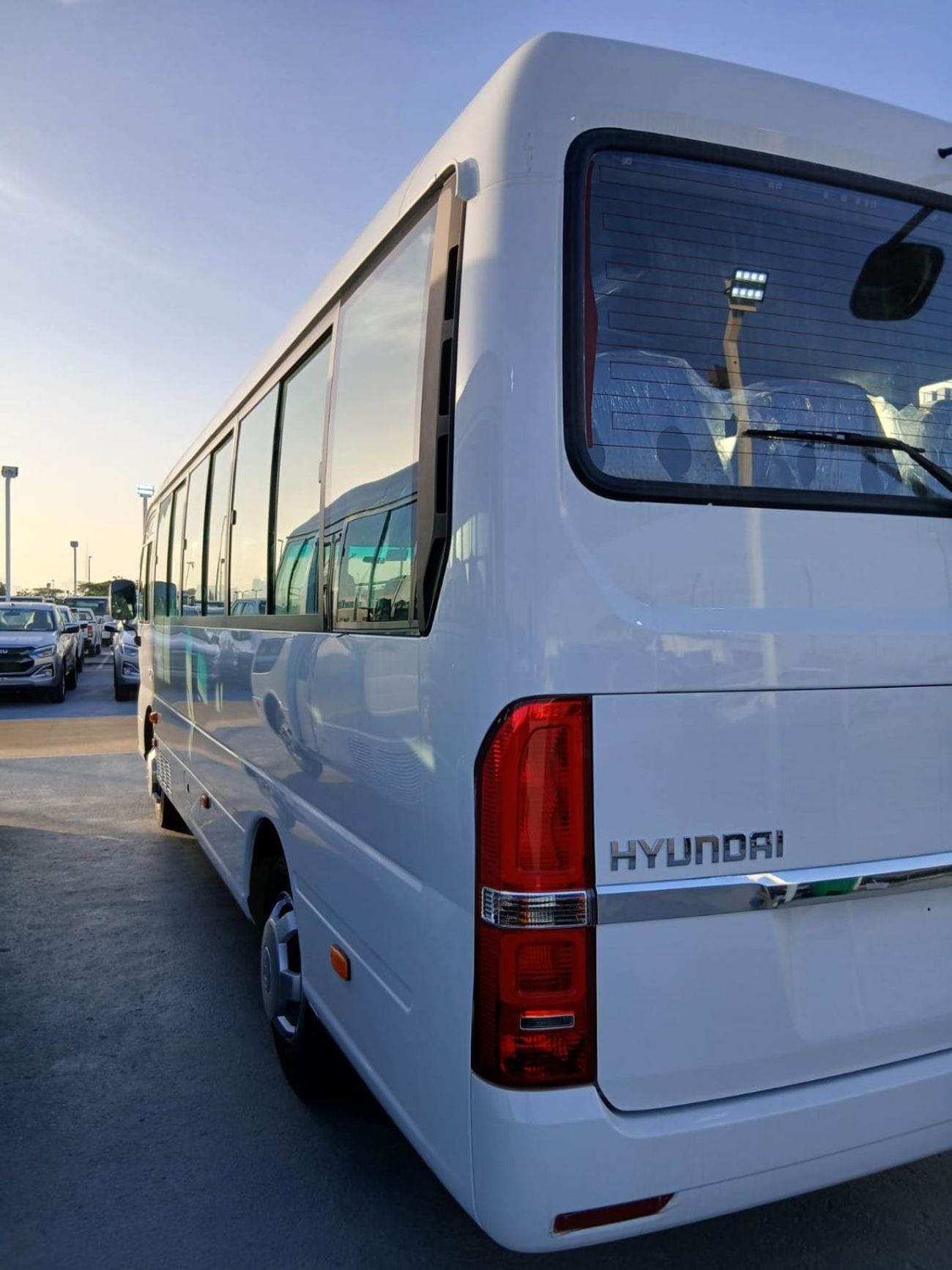 هيونداي كونتي حافلة هايونداي كاونتي كوستر ميني | موديل 2026 | جاهزة للتصدير