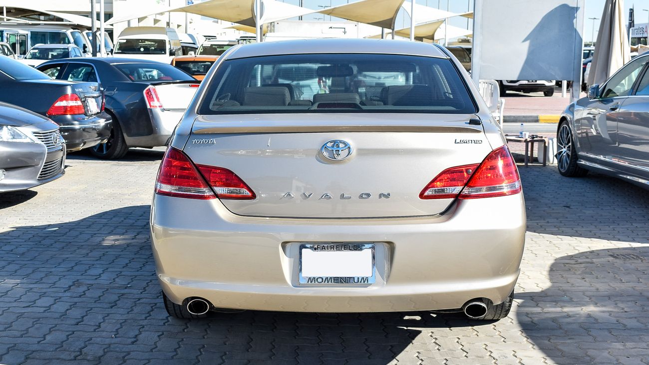 Used Toyota Avalon Limited ( Clean title ) 2005 for sale in Sharjah 300150