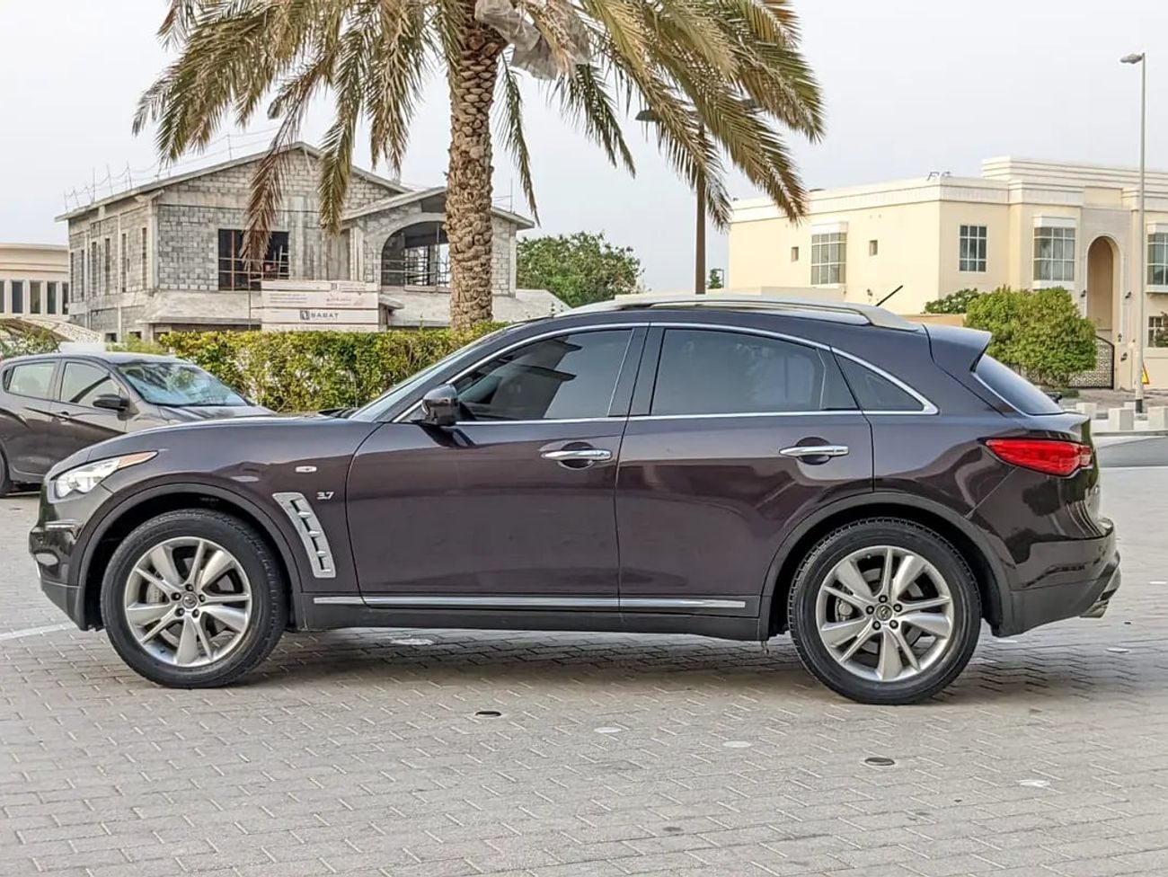 إنفينيتي QX70 LUXURY