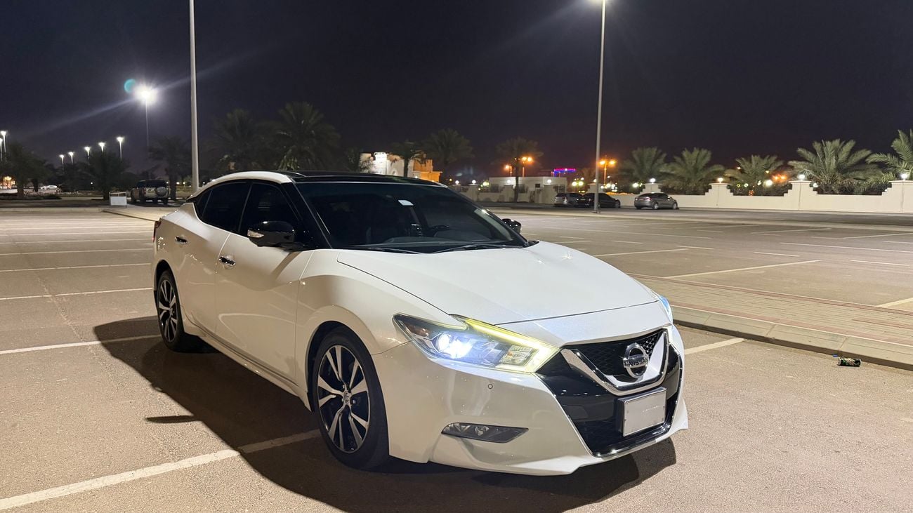 Nissan Maxima platinum . 3.5L . 6cyl . sedan . FWD . 5 seats . 4 doors