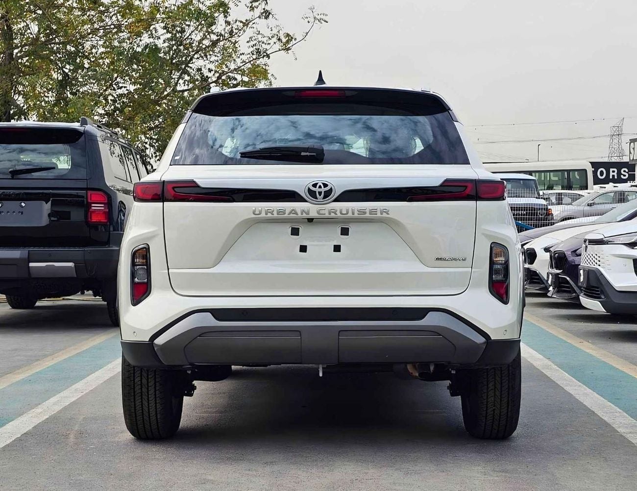 تويوتا أوربان كروزر GLX NEODRIVE DUAL TONE / 1.5L PETROL V4 / PANORAMIC ROOF / HEADS UP DISPALY / 360*CAMERA (CODE # UB1