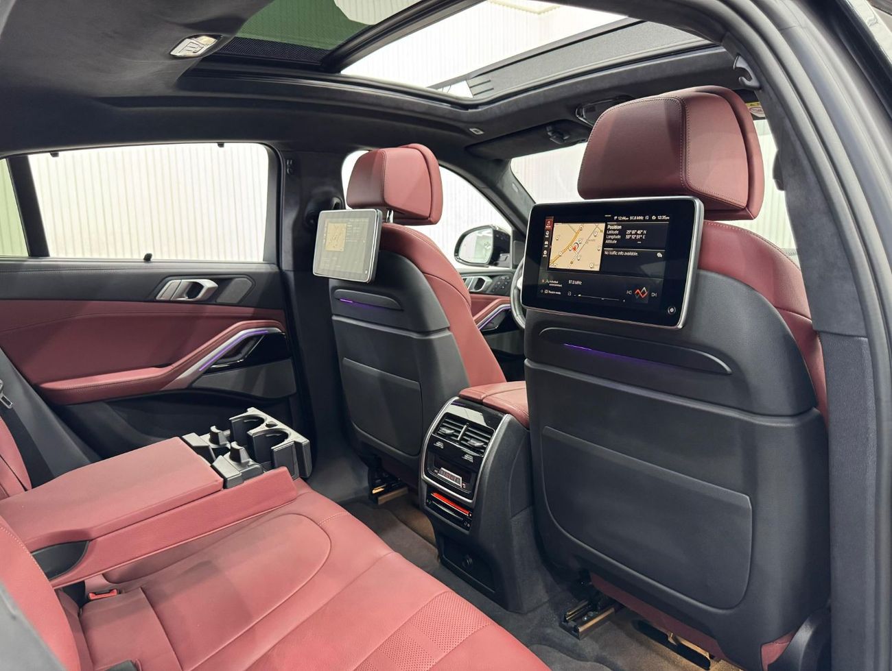 بي أم دبليو X6 M50i 4.4L 2022 BMW X6 M50i, Aug 2026 AGMC Warranty + Service Package, AGMC Full Service History, GCC