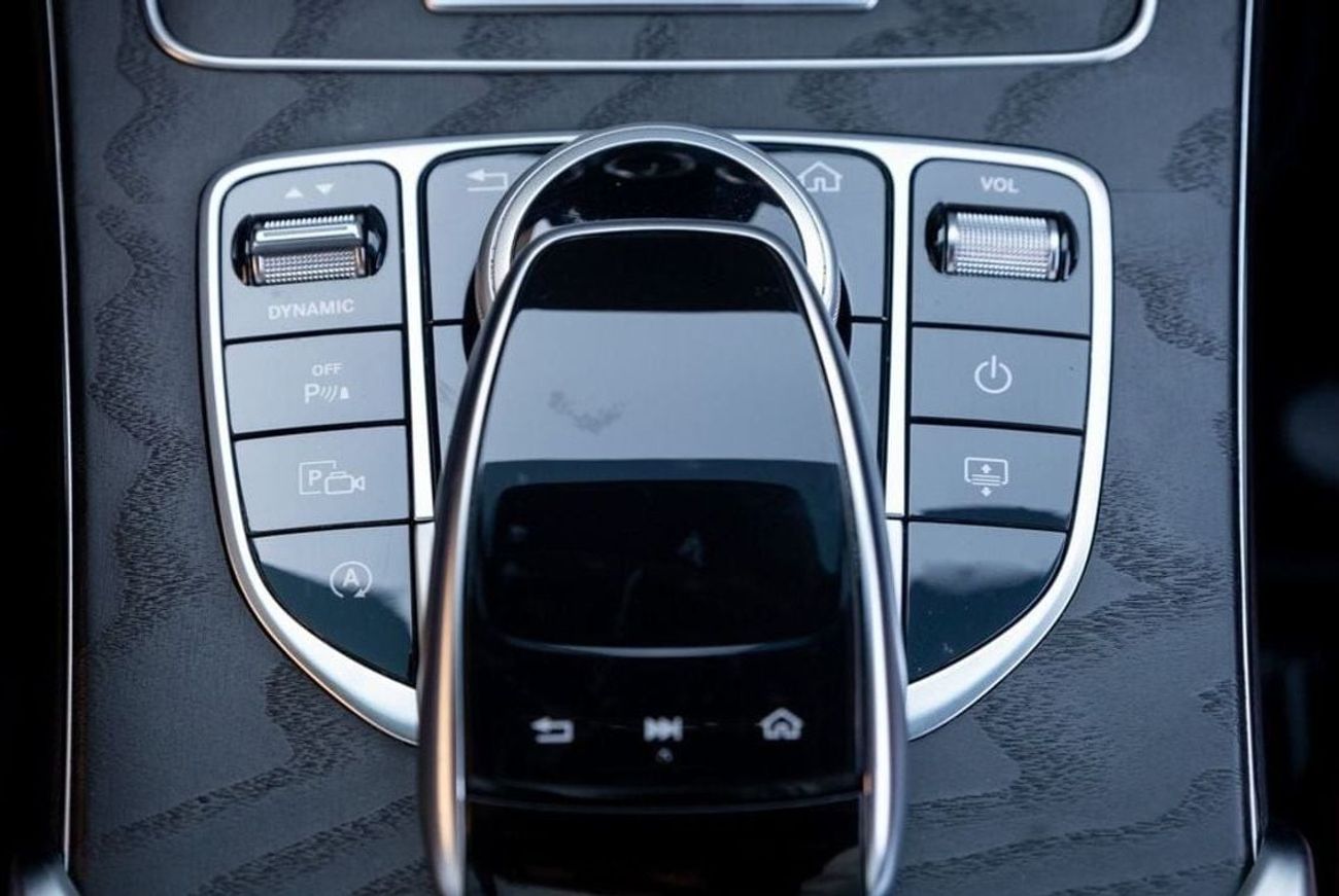 مرسيدس بنز C 200 Mercedes-Benz C200 AMG 2021 GCC under Agency Warranty with Flexible Down-Payment.