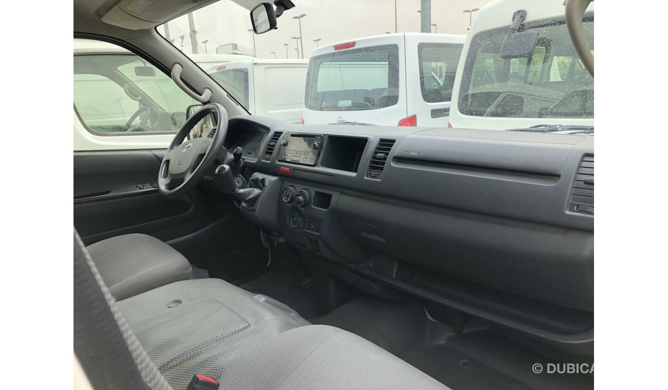 تويوتا هاياس Toyota Hiace Midroof 15 seater,model:2015.Excellent Condition